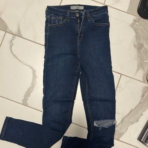 Top shop Jamie moto jeans. Dark jean with one distressed knee